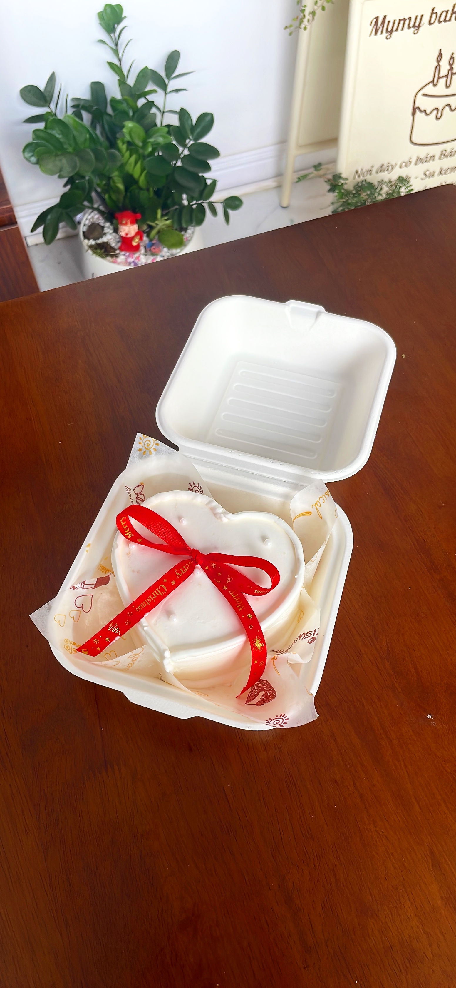Bánh bento trái tim trắng