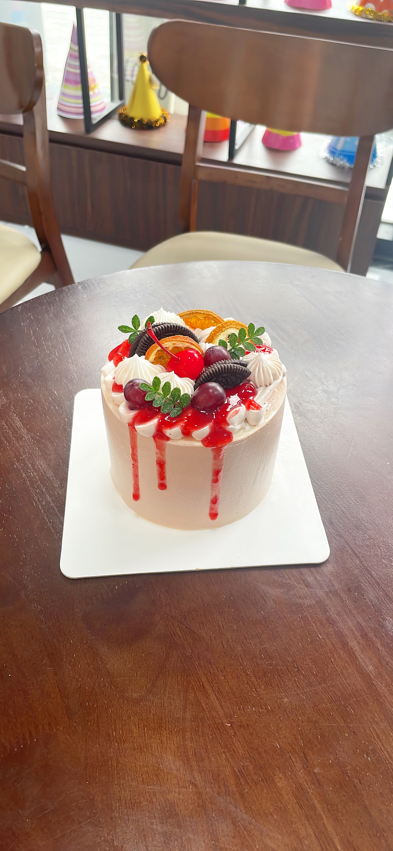 Bánh kem trang trí trái cây Oreo