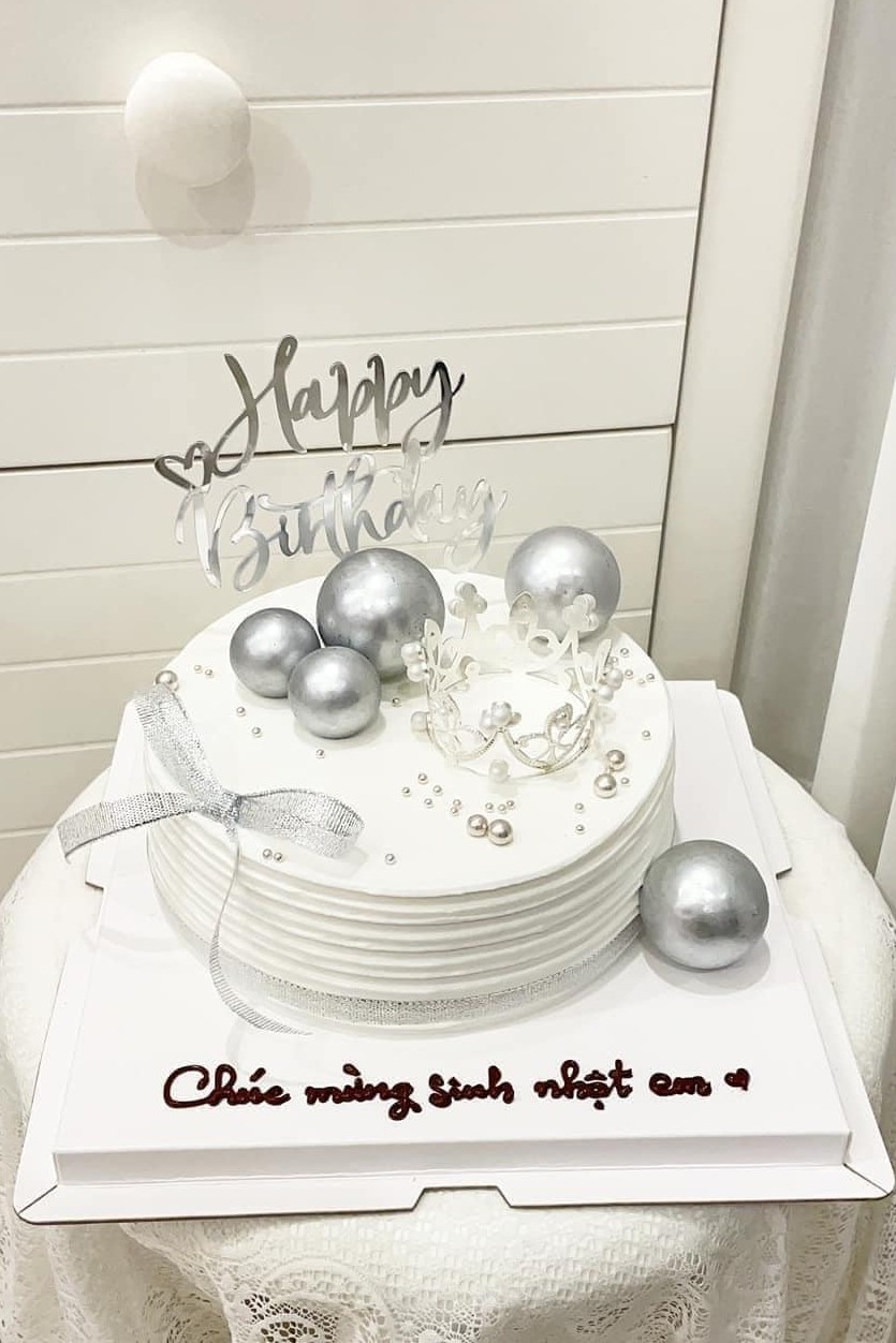 Bánh sinh nhật trang trí ngọc trai bạc