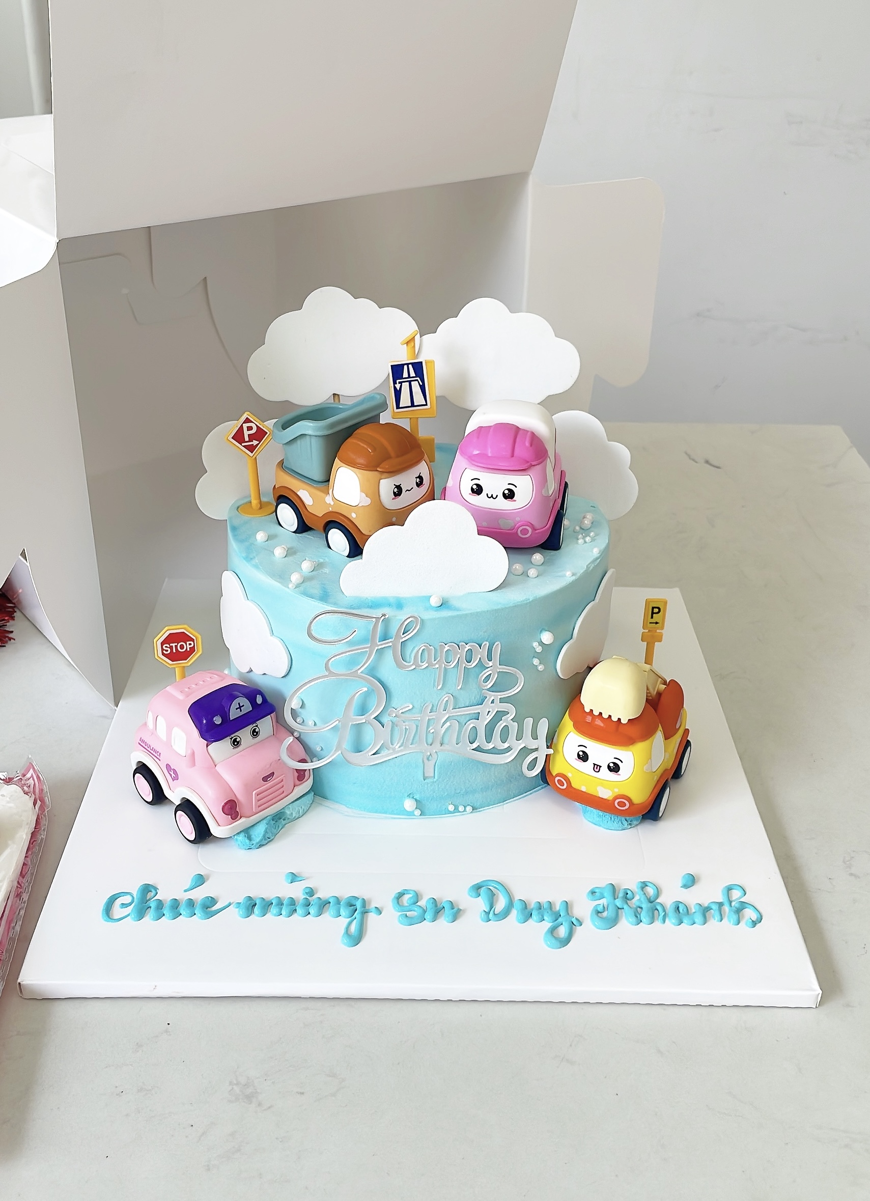 Bánh sinh nhật xe ô tô hoạt hình
