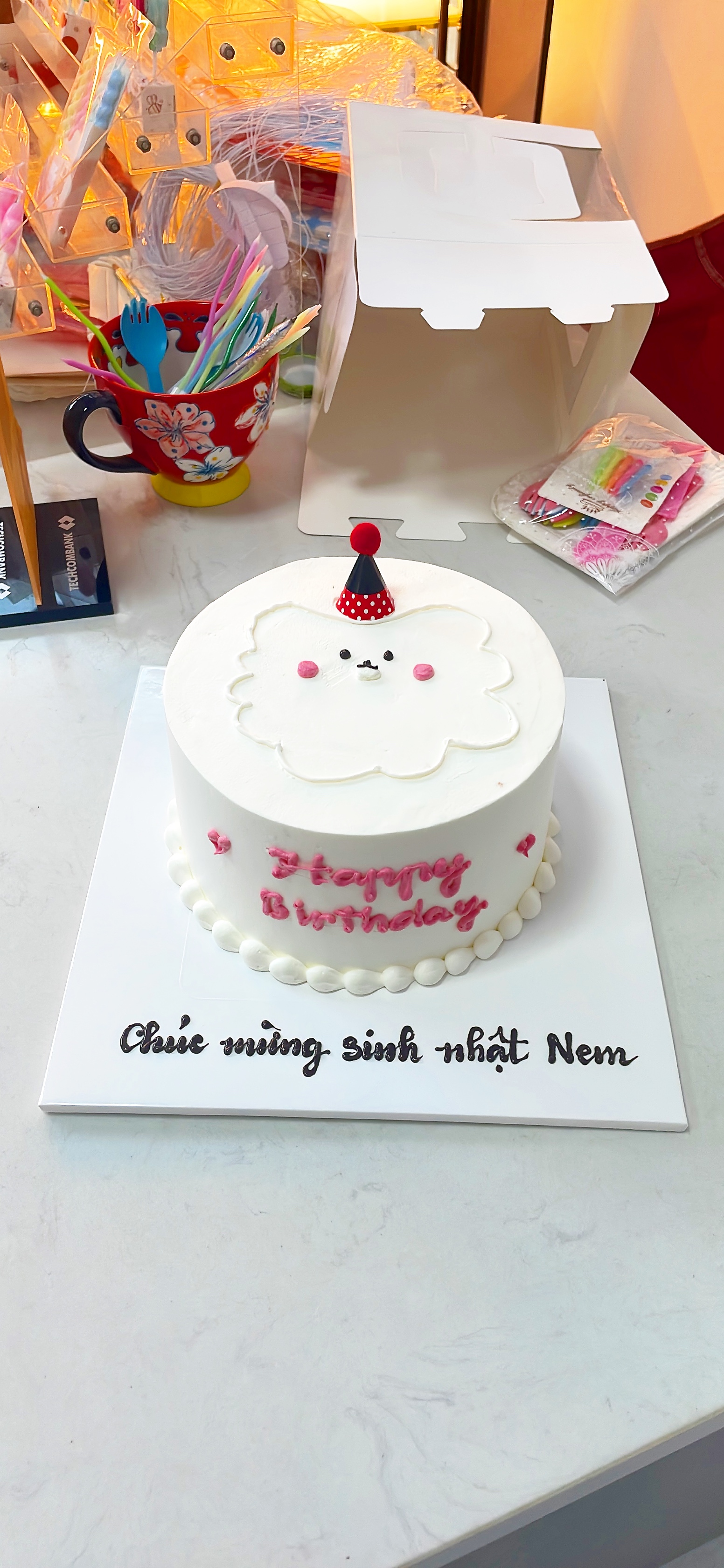 Bánh kem gấu đội nón sinh nhật