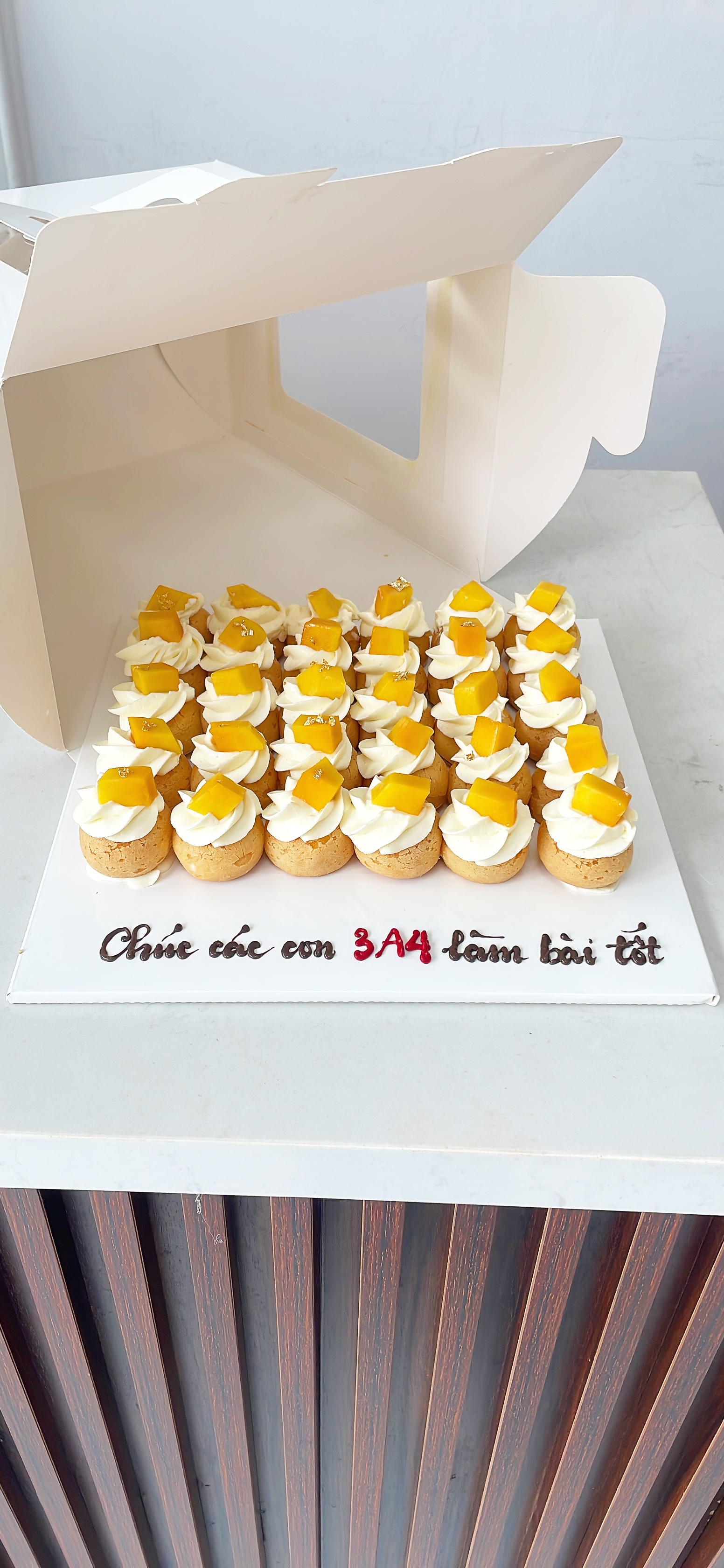 Set bánh su kem xoài