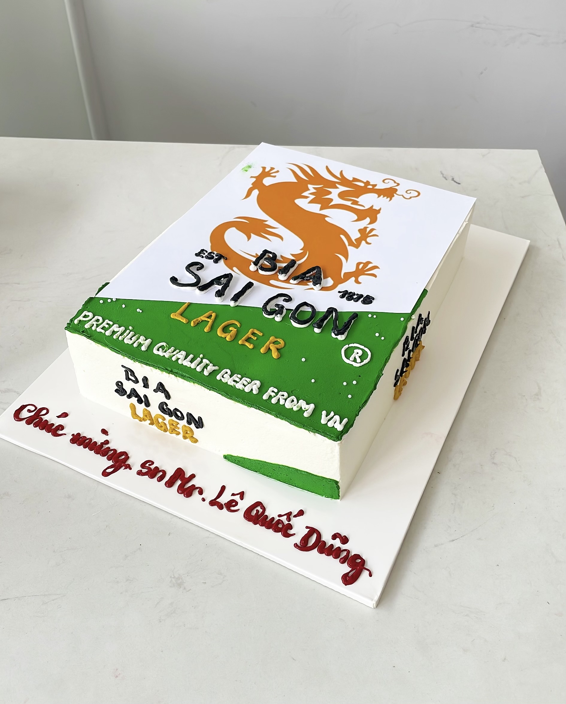 Bánh kem hình thùng bia Sài Gòn