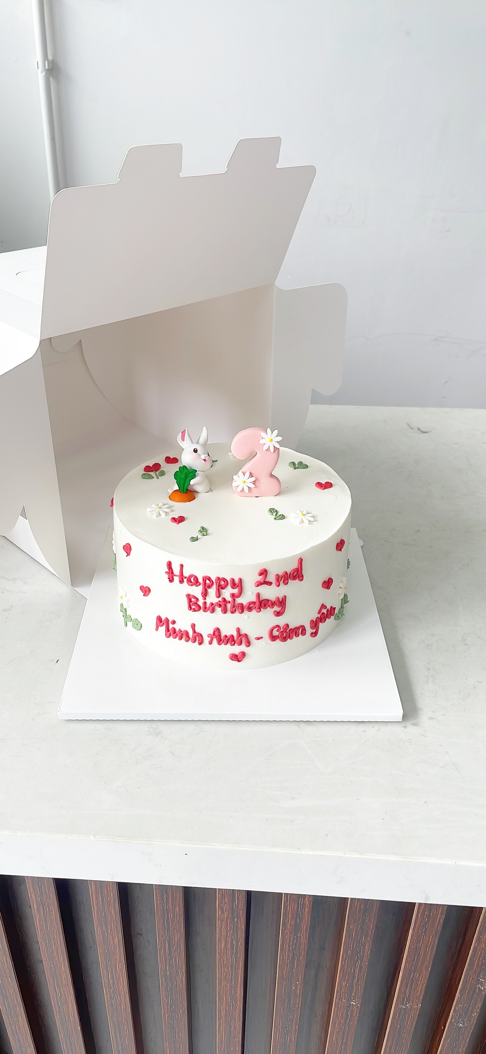 Bánh sinh nhật thỏ trắng bé gái 2 tuổi