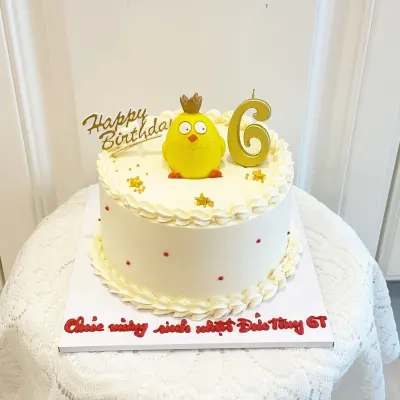 Bánh sinh nhật gà con đội vương miện