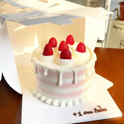 Bánh kem dâu tây pastel