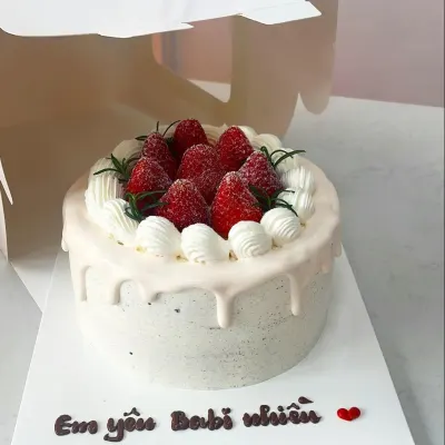 Bánh kem dâu tây chữ yêu