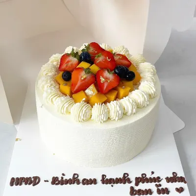 Bánh kem trắng dâu xoài việt quất
