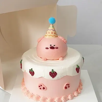 Bánh sinh nhật heo hồng đội nón