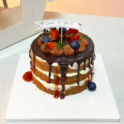 Bánh naked cake chocolate trái cây