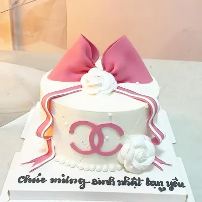 Bánh Chanel nơ hồng