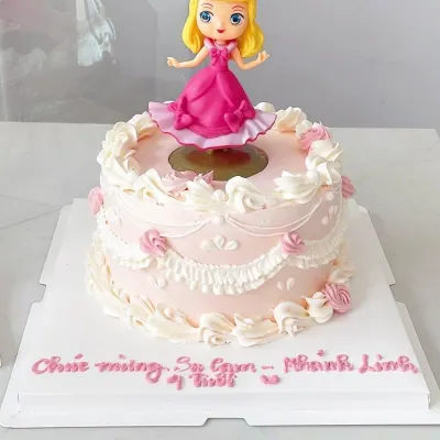 Bánh công chúa hồng viền bèo trắng