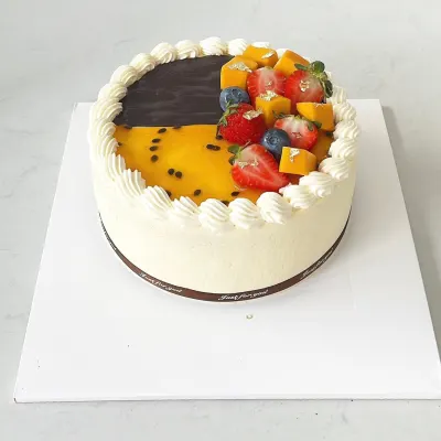 Bánh kem trái cây nhiệt đới