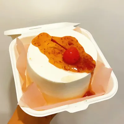 Bánh bento kem tươi mứt dâu cherry