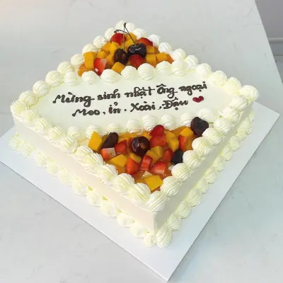 Bánh kem trái cây chữ viết tay