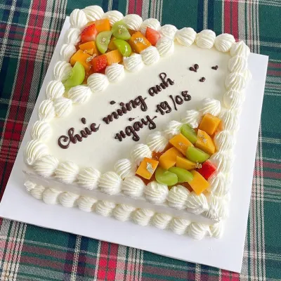Bánh kem trái cây chữ viết