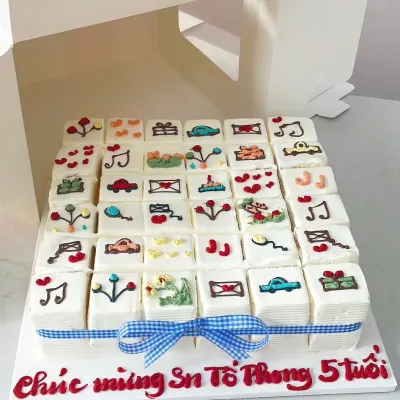 Bánh kem cắt miếng sinh nhật