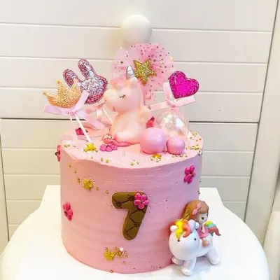 Bánh unicorn hồng vương miện tim