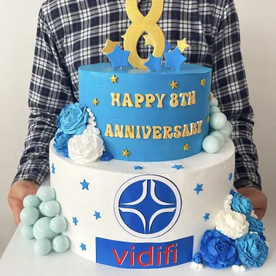 Bánh kỷ niệm công ty 2 tầng