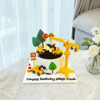 Bánh sinh nhật công trường xây dựng