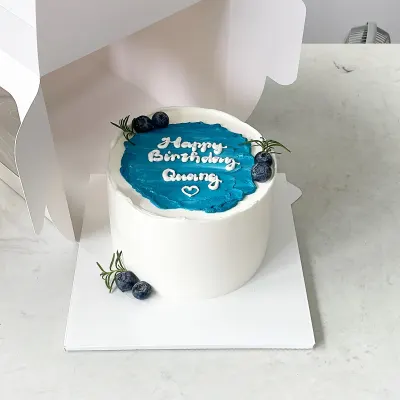 Bánh kem xanh dương minimalist