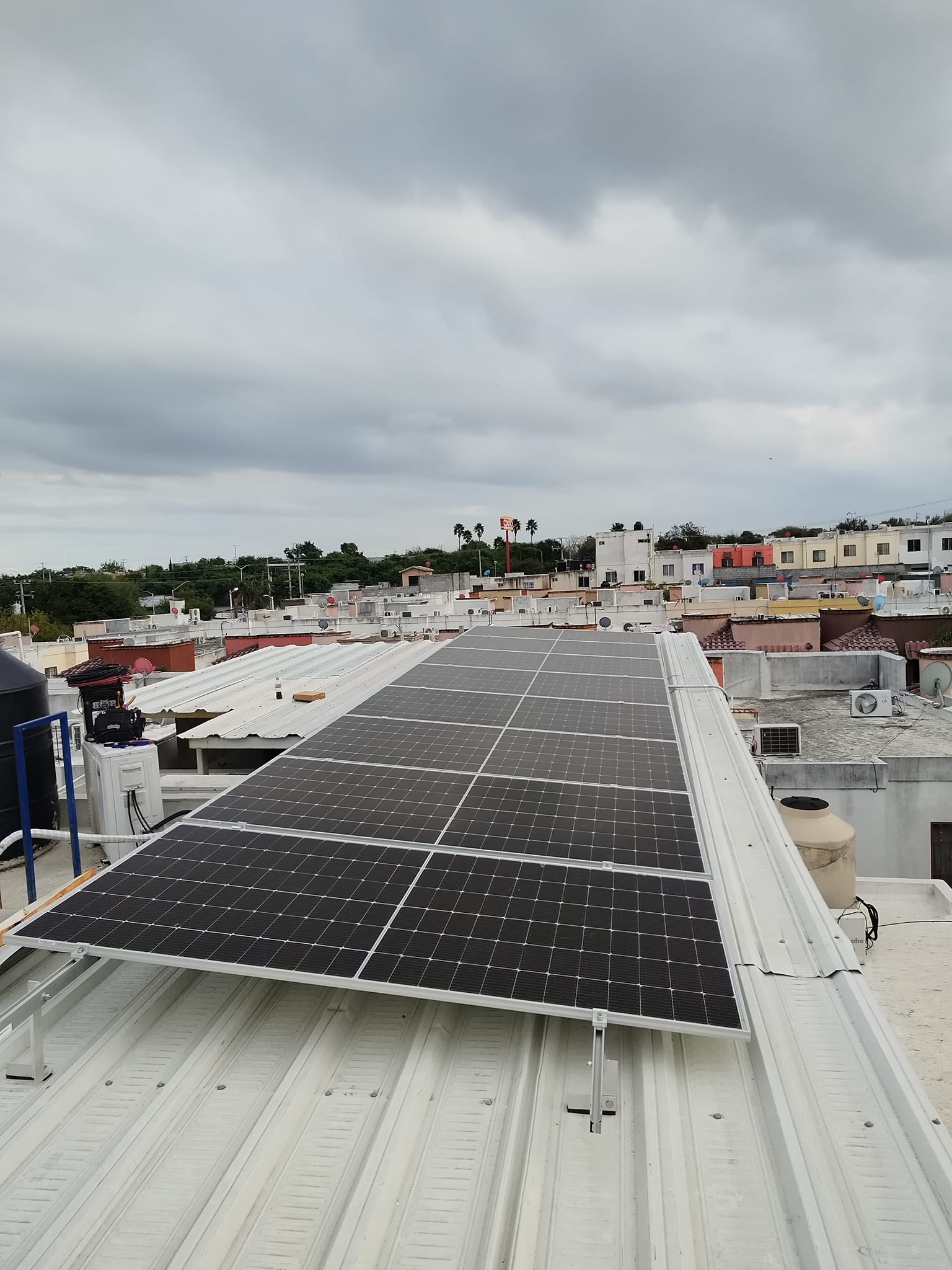 Instalación residencial de 8 módulos fotovoltaicos
