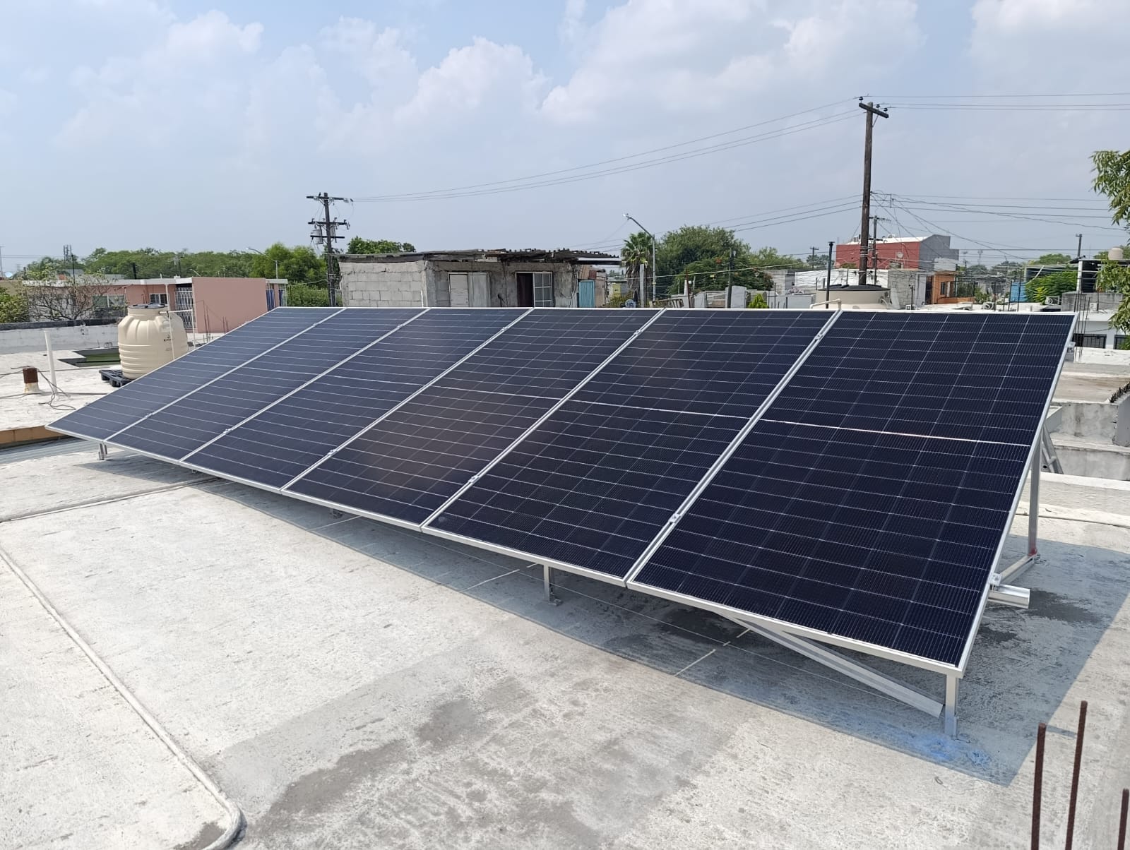 Instalación residencial de 6 módulos fotovoltaicos