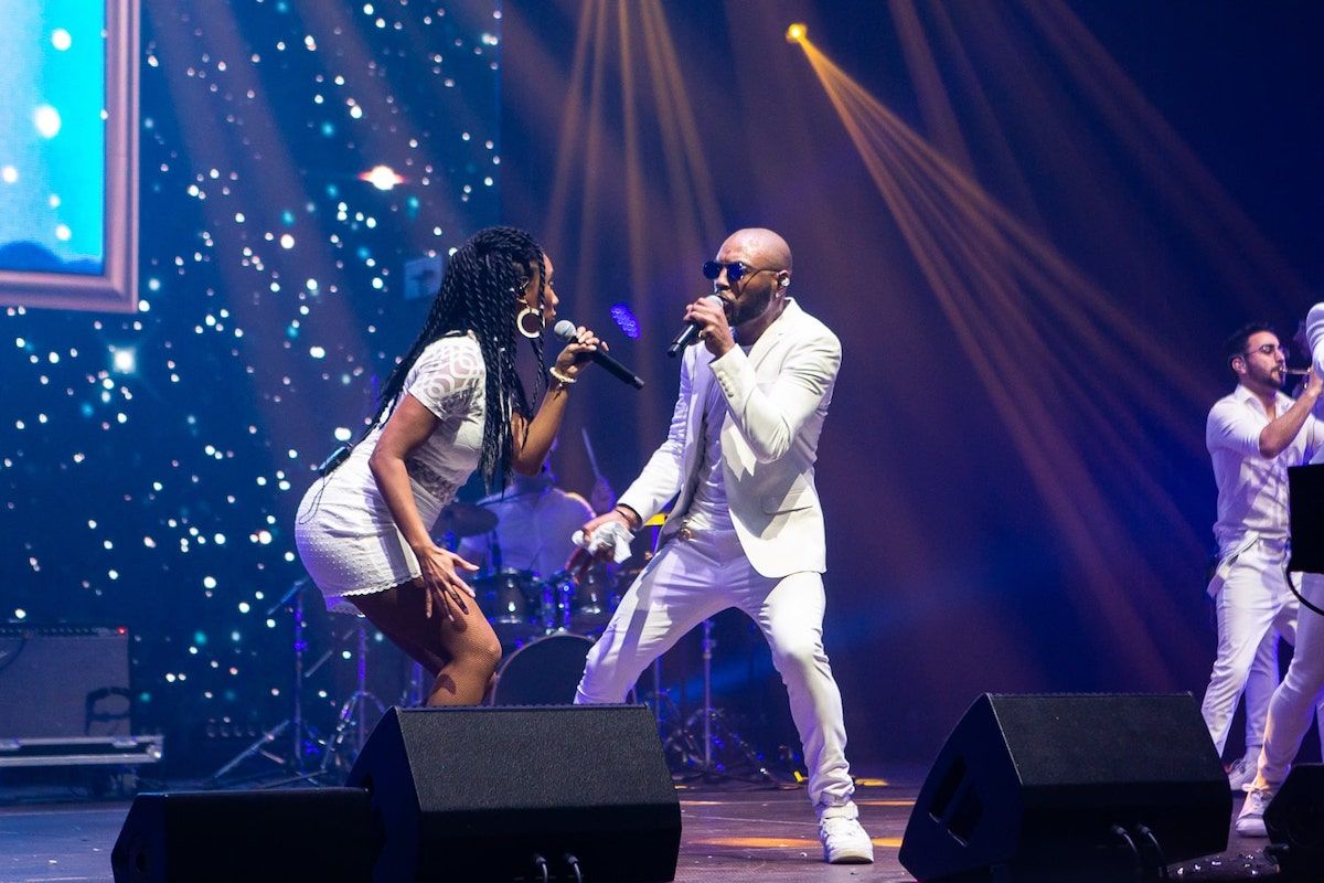 Singers dancing on stage whilst performing Crazy In Love