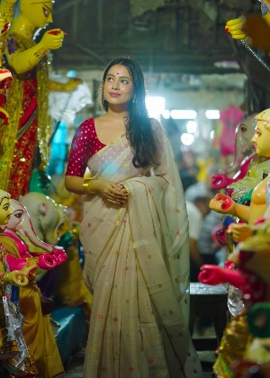 Soft linen woven saree - View 2