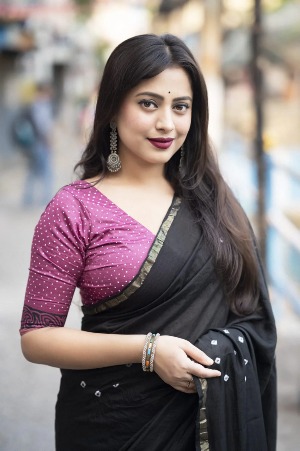 Tricolour hand-block printed saree - View 3