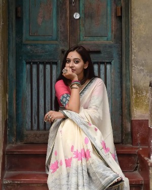 Modern Digital Print Linen Saree - View 2