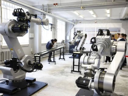 Вице-премьеру Мантурову показали робототехнические комплексы в Челябинске