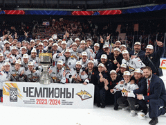 Металлург расстался с нападающим Максимом Карповым