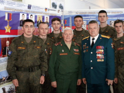 Брать пример с героев!