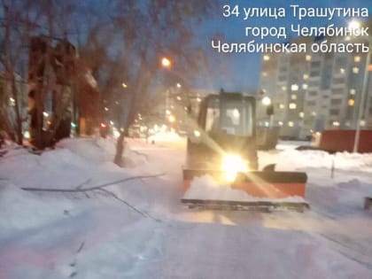 В Тракторозаводском районе продолжается работа по вывозу снега