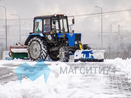 В Магнитогорске продолжается уборка улиц от снега