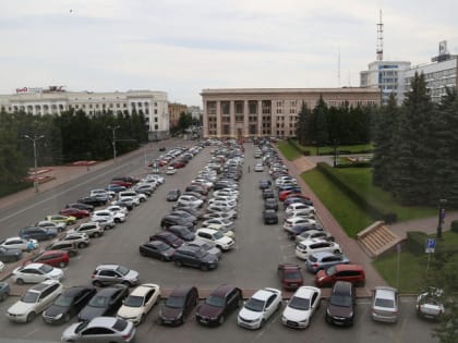 Челябинские власти решили, кто получит право на бесплатную парковку в центре города