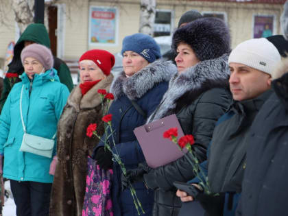 Единороссы Верхнего Уфалея приняли участие в памятной акции, посвященной 42-й годовщине ввода интернациональных войск в республику Афганистан