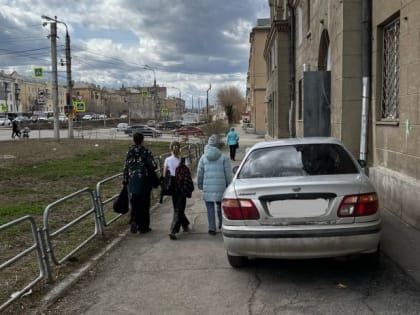 В Магнитогорске водителей наказали за езду и парковку на тротуарах