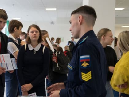 Южноуральские школьники примерили на себя роли полицейских и врачей