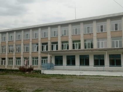 В двух школах Красноармейского района заменили старые окна