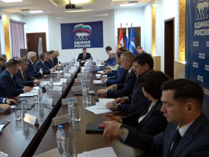 «Единая Россия» выдвинула кандидатуры на должность руководителя фракции в Заксобрании