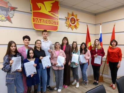 Девять златоустовских детей-сирот получили ключи от благоустроенных квартир