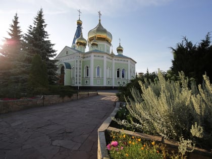 В понедельник у православных - Духов день