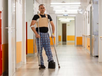 Челябинские хирурги заменили клапан в сердце бойцу СВО, перенёсшему 12 операций на ноге