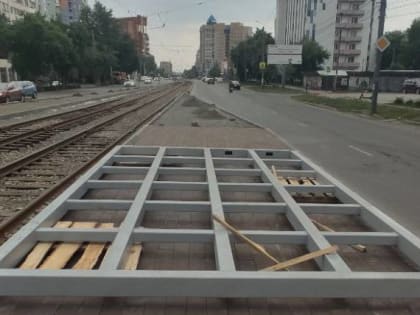 В центре Челябинска завершается благоустройство остановок