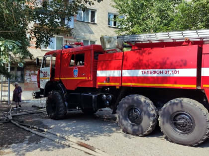 16 человек эвакуировали на пожаре в Троицке