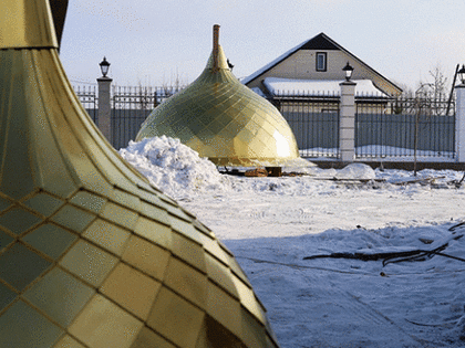 Митрополит Алексий освятил купола для храма в поселке Томино