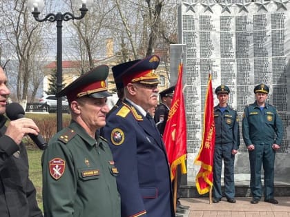 В Челябинской области сотрудники следственного управления приняли участие в торжественном мероприятии в Сквере Победы в городе Сатка