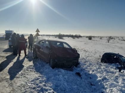 Погиб пассажир: на южноуральской трассе столкнулись два легковых авто